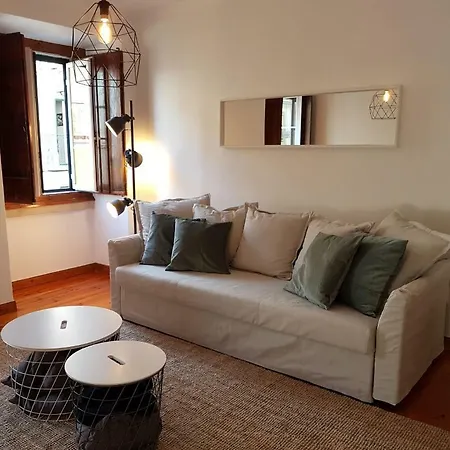 Apartment Cozy Between Lapa And Santos Lissabon