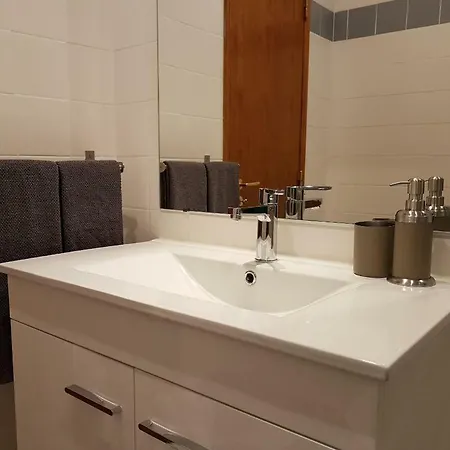 Apartment Cozy Between Lapa And Santos Lissabon